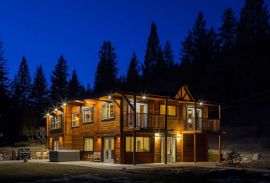 Columbia Wetlands Outpost Lodge at Night