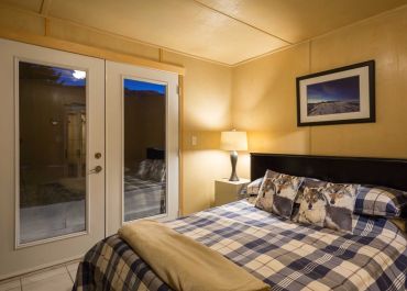 The Sunroom Bedroom - Main floor