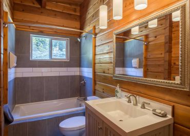 Main Bathroom with tub - Upper Floor